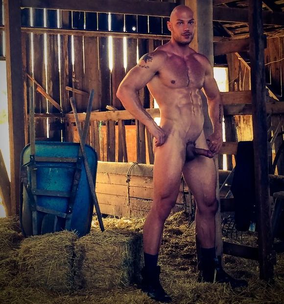 580px x 622px - Hunky Porn Star Angelo Filming with Hot House in Sacramento