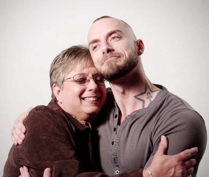 700px x 596px - Video Interview with Gay Porn Star Jessie Colter & His Mom!