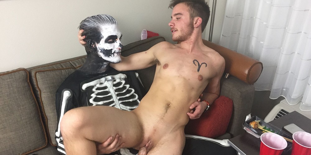 Transman Xxx - Trans Man Luke Hudson Gets Fucked Bareback By Zack Grayson ...