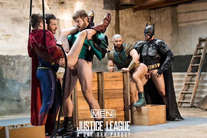 Aquaman Porn Xxx - Superman, Batman, Aquaman, Flash & Green Lantern 5-Way Orgy in ...