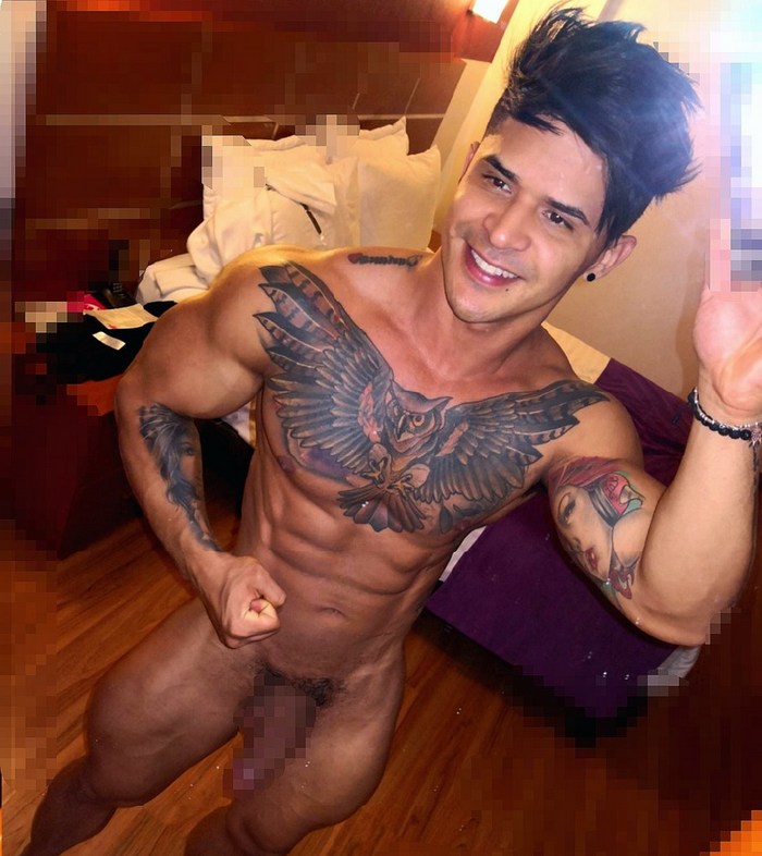 Alex Demarco: Hunky Colombian Flirt4Free Cam Model